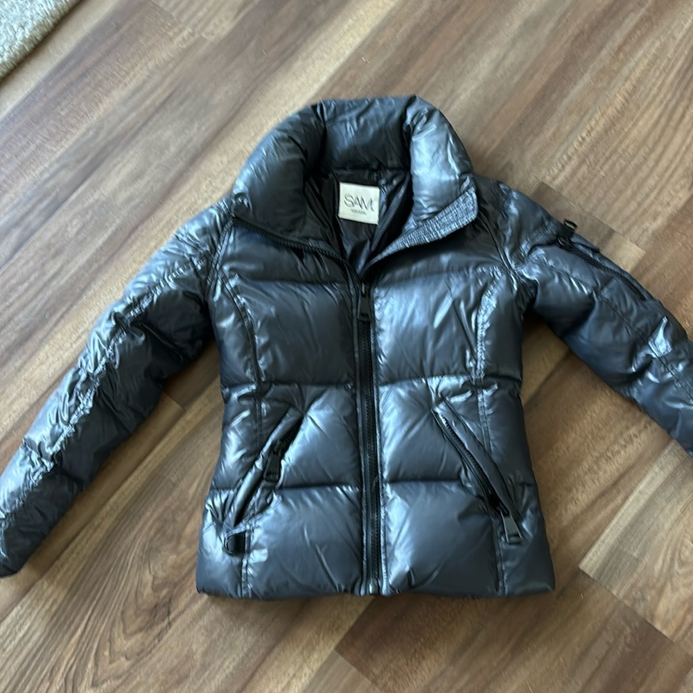 Like BRAND NEW. Never worn. SAM winter woman freestyle puffer jacket